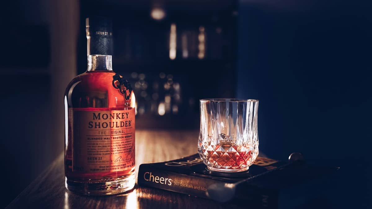 Steklenica chivas regal, mešanega viskija