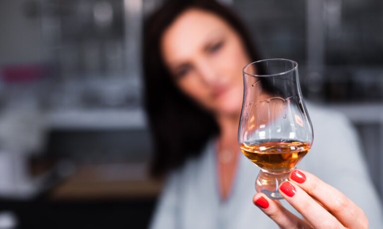 How to distinguish expensive whisky brands from others? Read the whole article!