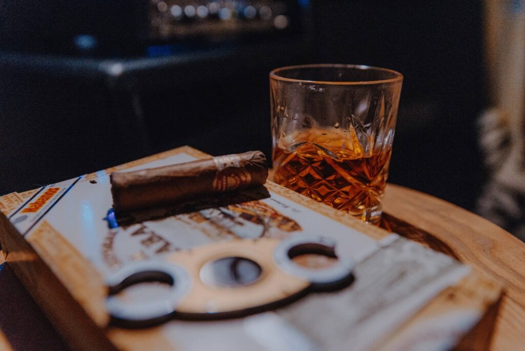 Whisky And Cigar Pairing The Ultimate Guide WhiskyFlavour
