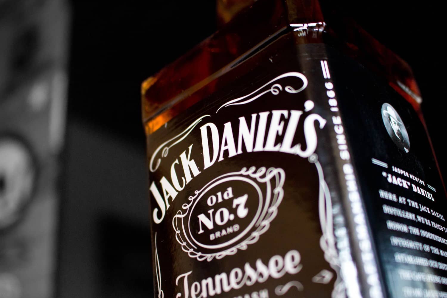 Bottle of jack Daniel's old nº 7 cutted in half